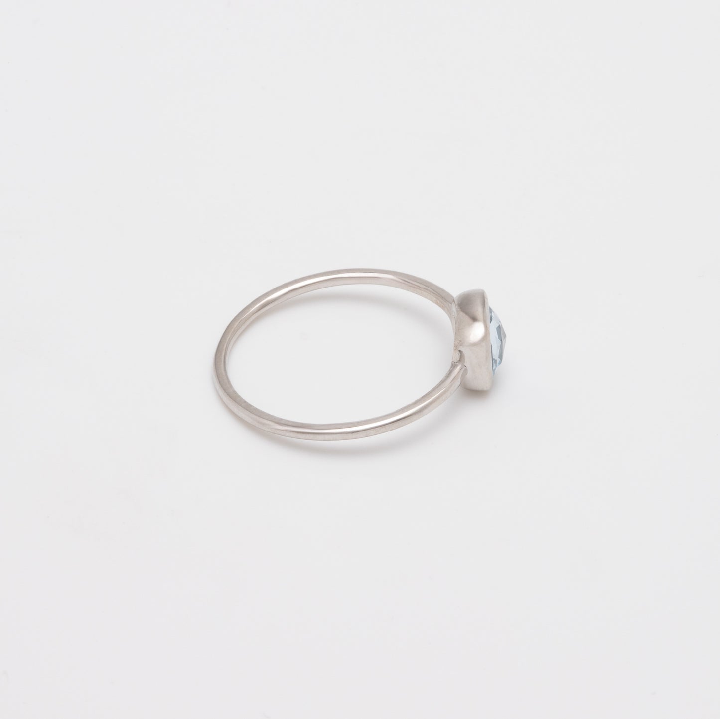 PT950 ブルートパーズ ローズカット リング LeLi