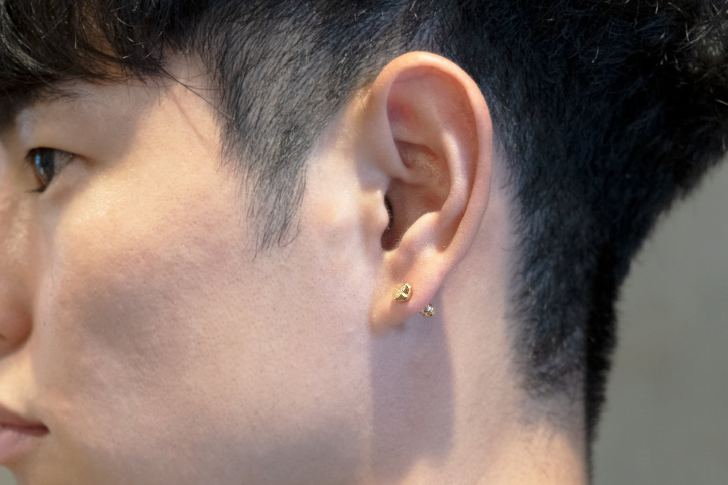 LAKAS K18YG screw earring